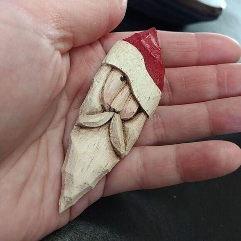 Old Fashioned Santa Brooch